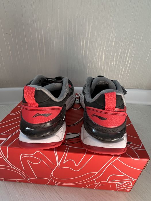 Кроссовки подростковые