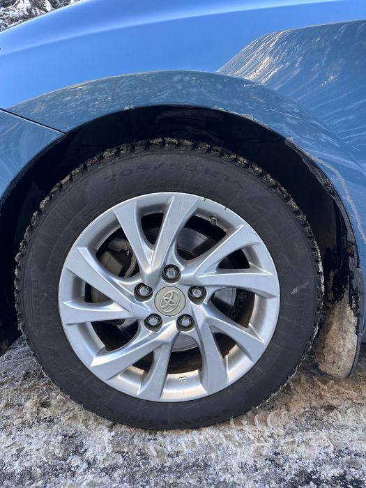 Toyota auris hybrid 2015