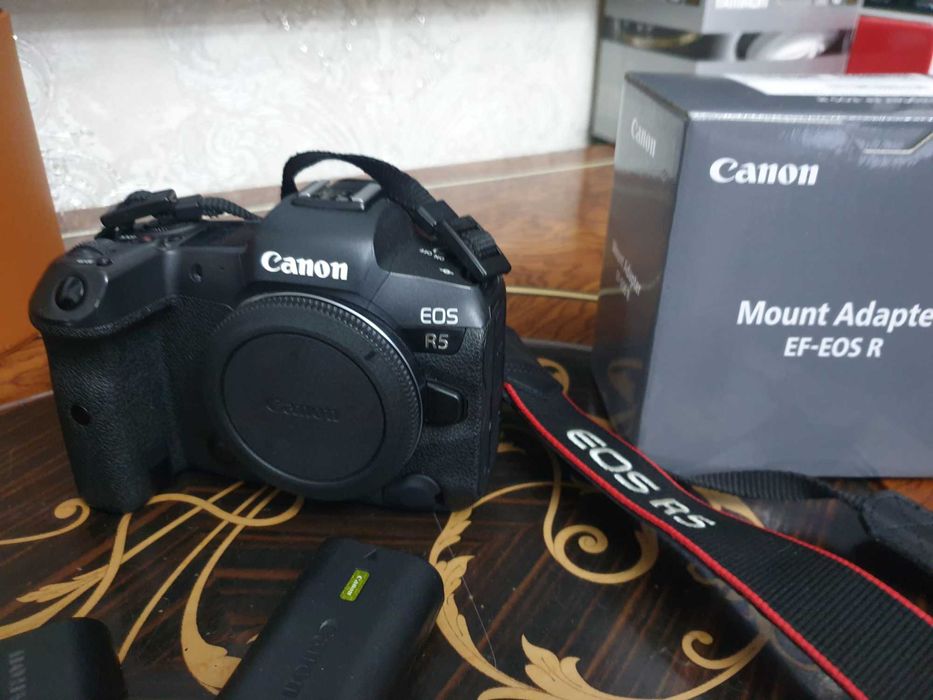 Кенон R8 новая.в упаковке