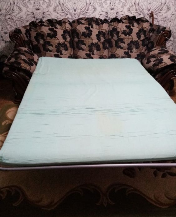 Продам диван и одно кресло.