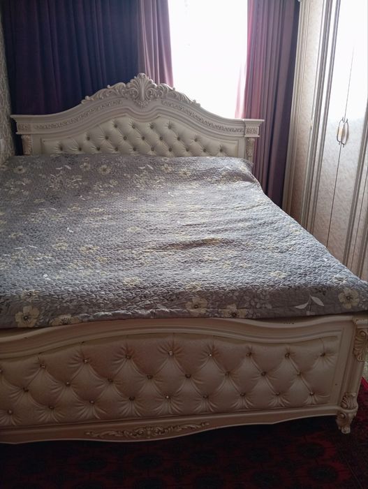 Продается спальный гарнитура