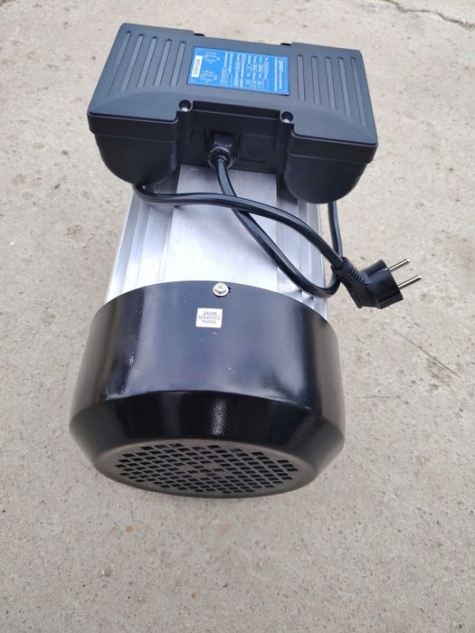 Motor electric 5.5 kw ptr elevator de la 380v la 220v