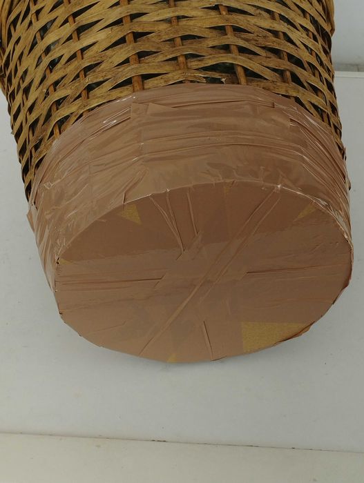 Голяма дамаджана 10 литра.Туба 25 и 28 литра.Бутилка 19 литра.