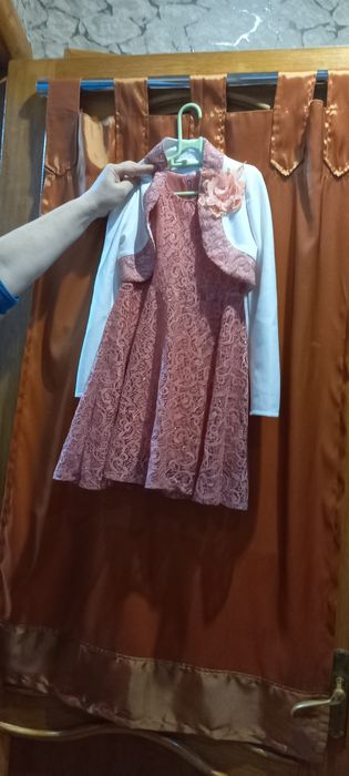 Продаю детские  платья на праздник