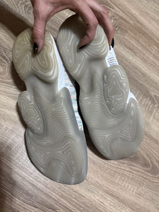 Чисто нови маратонки