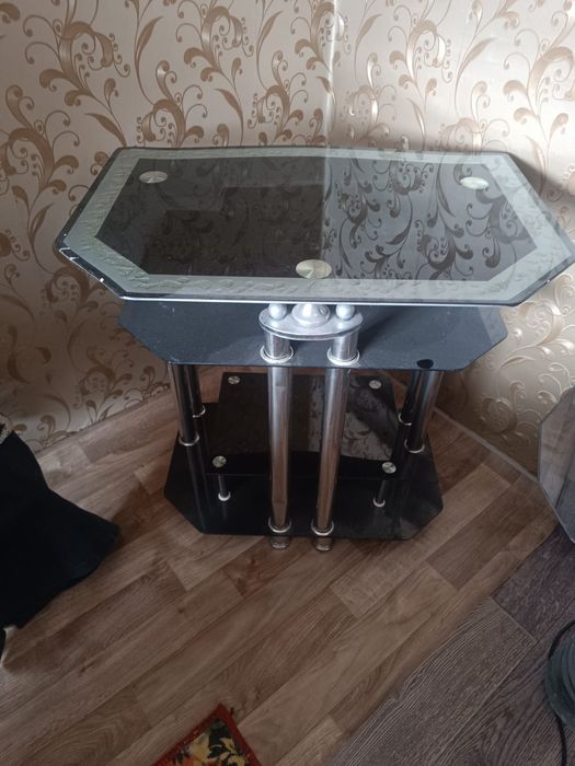 Стеклянная тумба