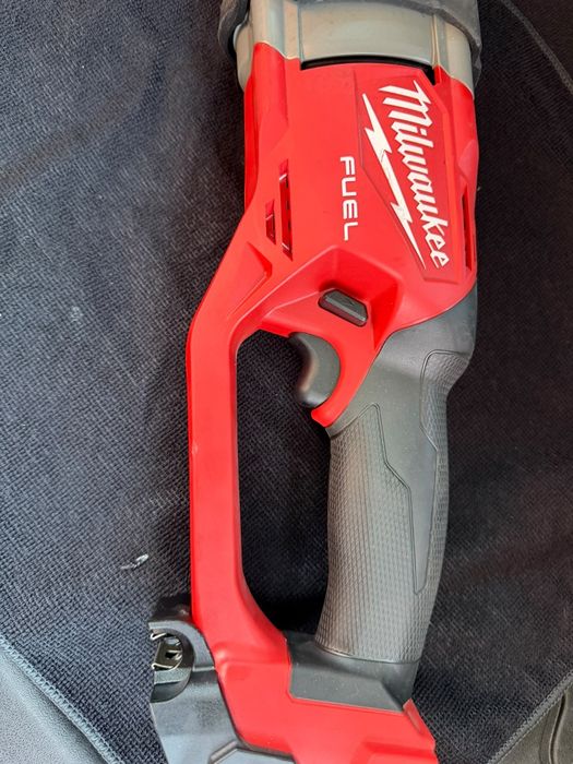 Milwaukee bormasina unghiulara pe acumulator