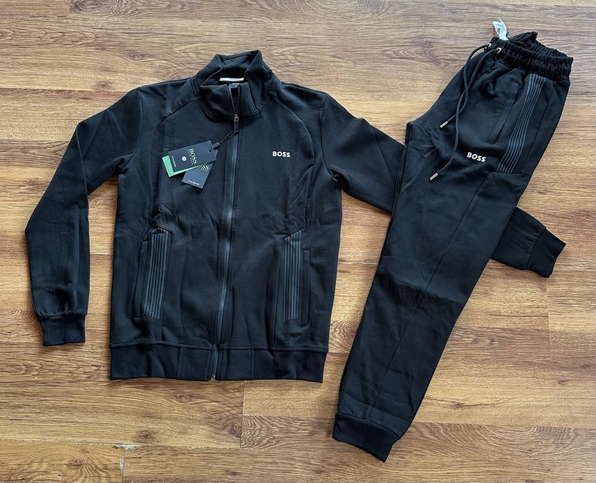 Мъжки,памучен,черен екип Hugo BOSS без качулка с гумирано лого