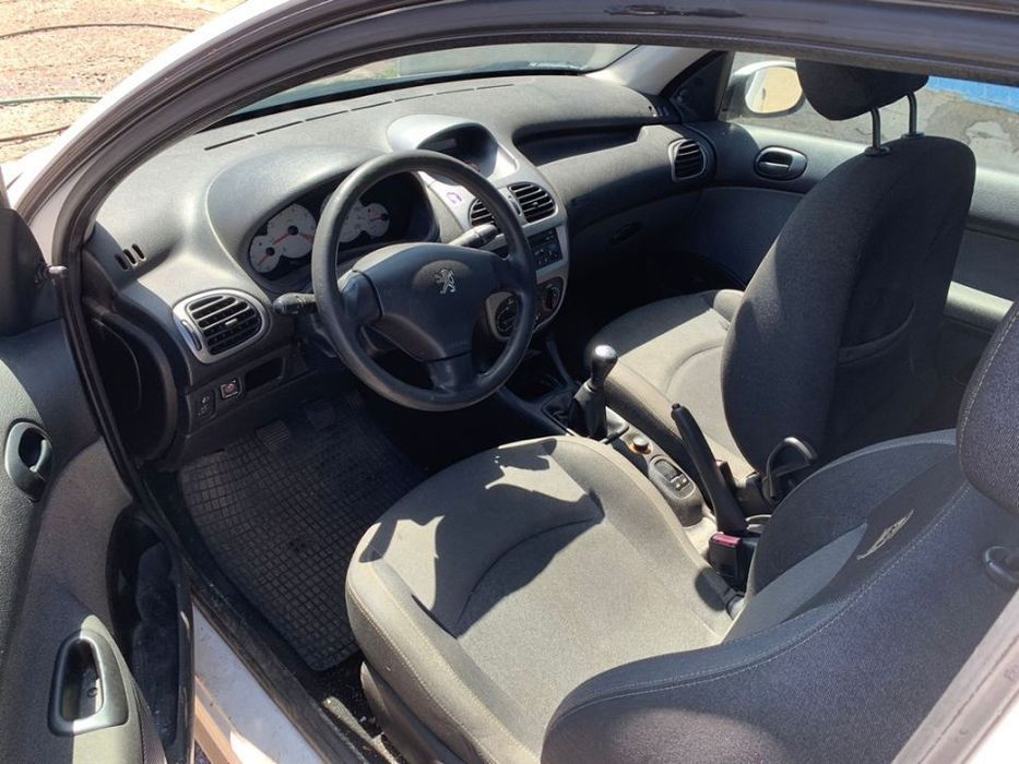 Dezmembrez piese Peugeot 206