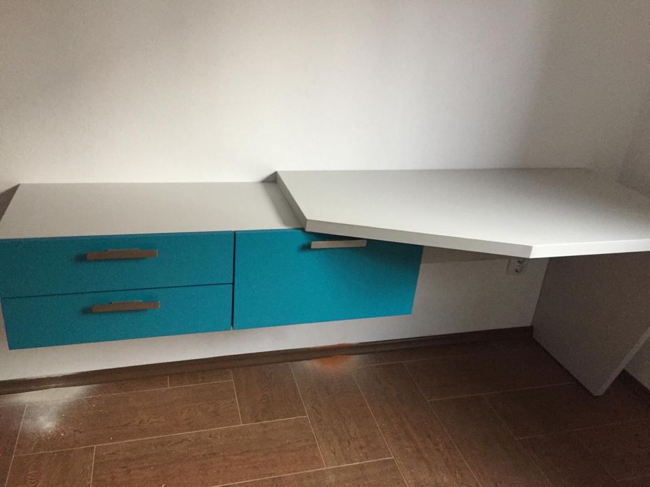 pat suprapus cu birou si saltele