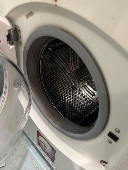 Продаю стиральную машину