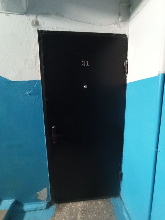 Продам входную дверь б/у