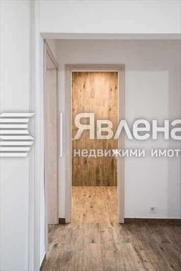Продава 3-стаен апартамент