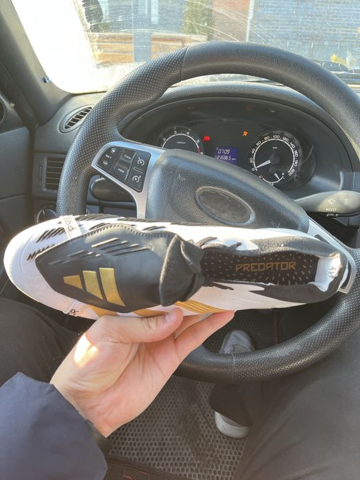 Бутсы Adidas Predator