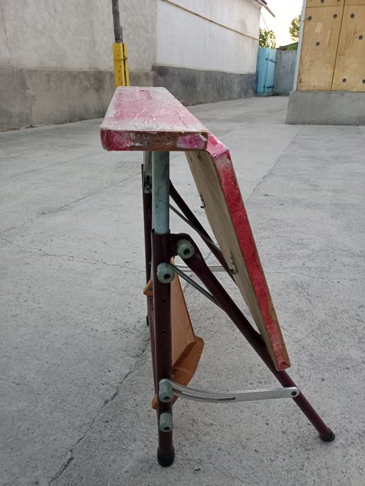 Парта красная детская