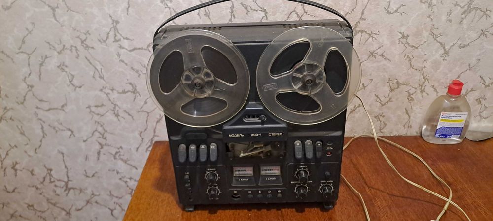 Продам катушечный магнитофон.