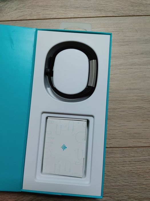 Bratara fitness Fitbit Alta noua, cu ambalajul original incarcator