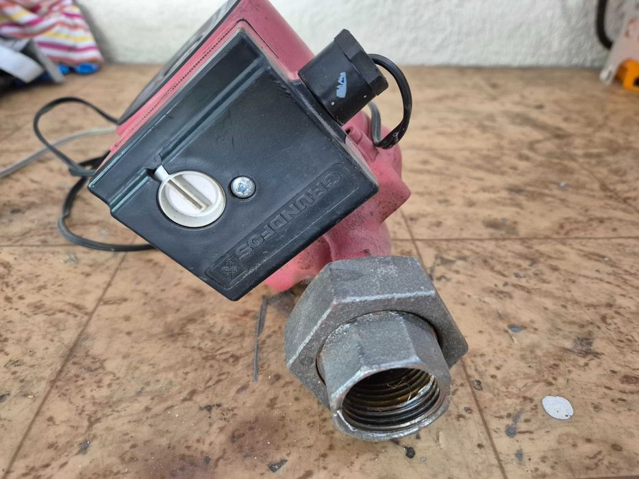 Помпа за парно отопление, котле, камина и др  Grundfos 50-75 w