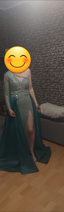 Rochie eleganta,cu trena care este  detașabilă