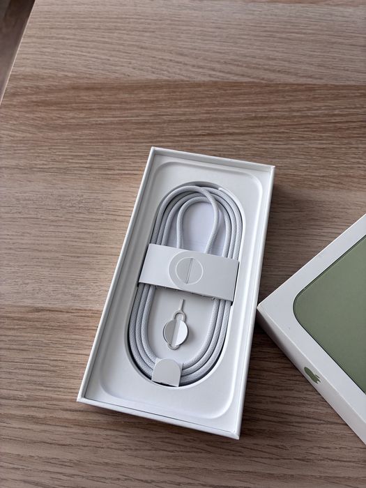 Продавам IPHONE 17 256GB