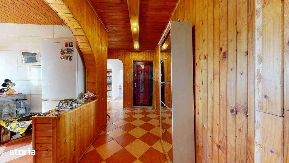 Apartament cu 3 camere de vânzare în zona Centrala, Fagaras