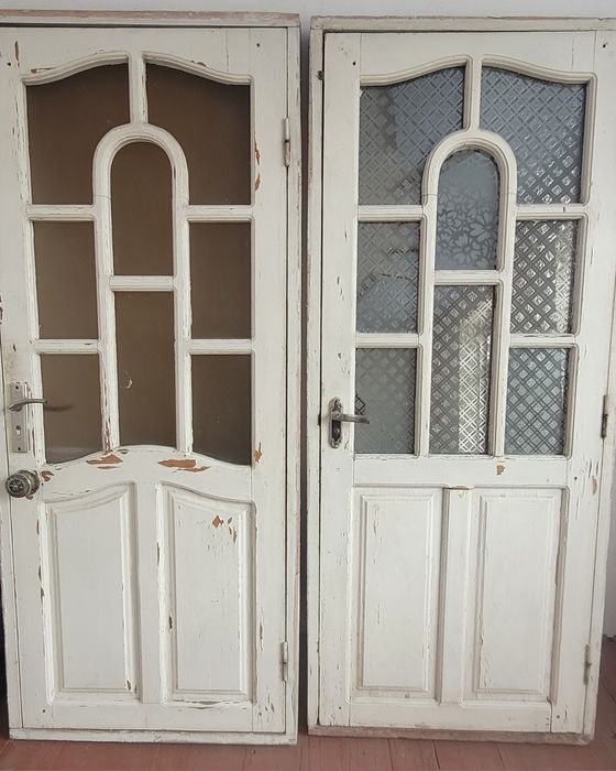 Двери деревянные хорошем состоянии