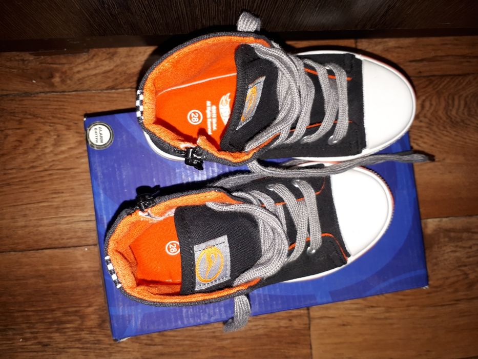 Продам кеды HotWheels р.28