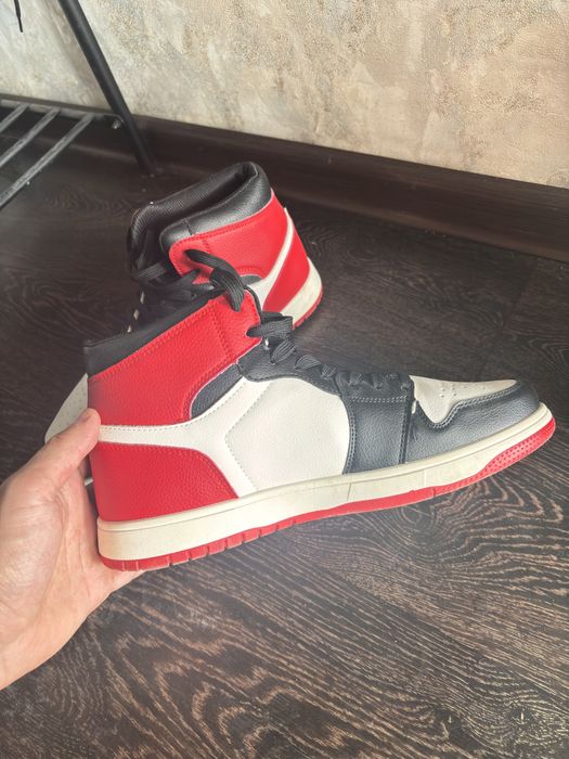 Продам кроссовки