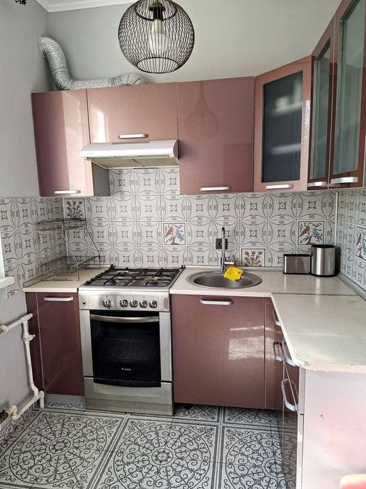 Продаётся квартира на Чиланзаре - 11 квартал, ор-р кафе Алладин, 1/4/4