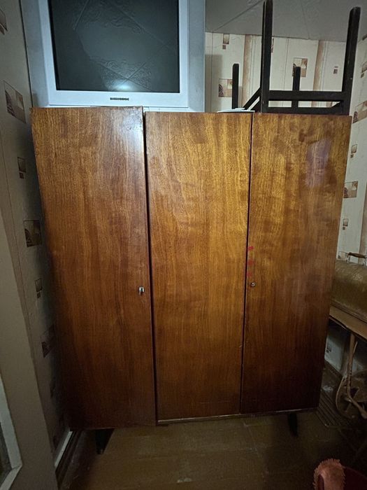 отдам шкаф и тумбу