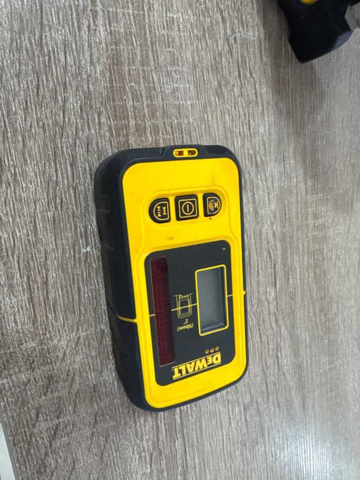 Линеен лазерен нивелир DEWALT DW089K