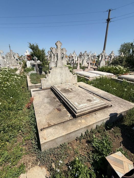 Cavou cu 6 locuri ,cimitir privat ,Măgurele uman