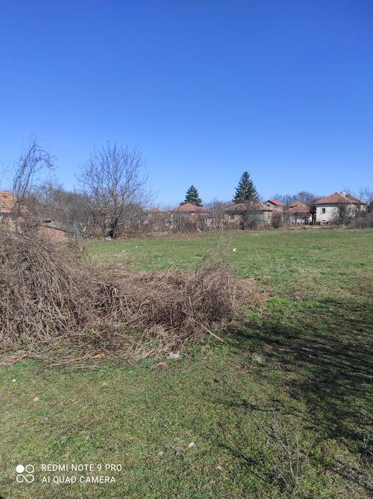 Продавам парцел в регулация.1400 квадрата