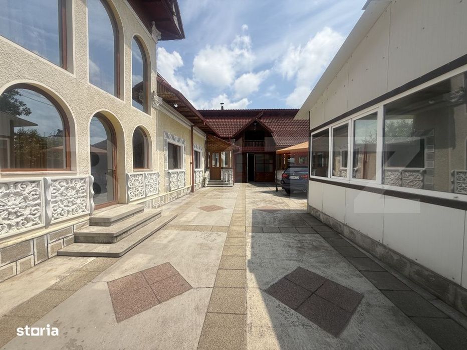 Casa spatioasa, 294 mp, 1.692 mp teren, garaj, terasa si gradina – V