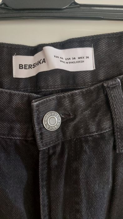 Vand pantaloni Bershka