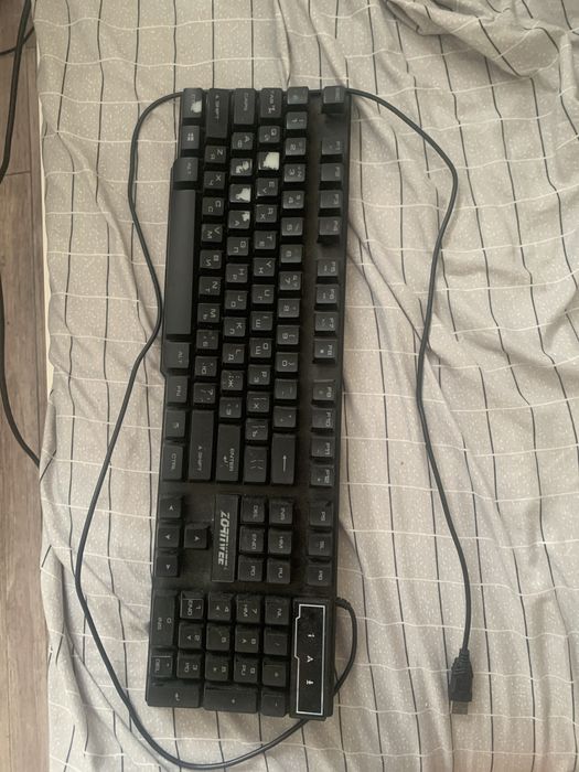 Продаю клавиатуру б/у