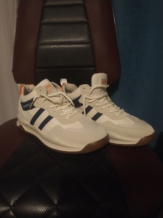 Adidași noi ,M42