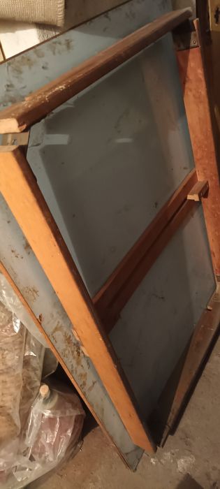 Маси  ,Стелажи,Закачалки,стойки,профили,рамки кошчета