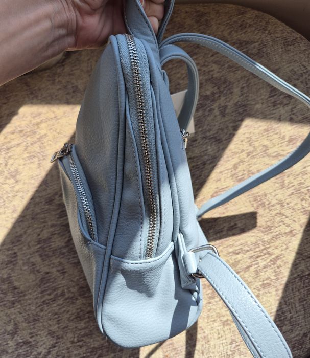 Малка синя раничка от еко кожа на Естил, нова с етикет