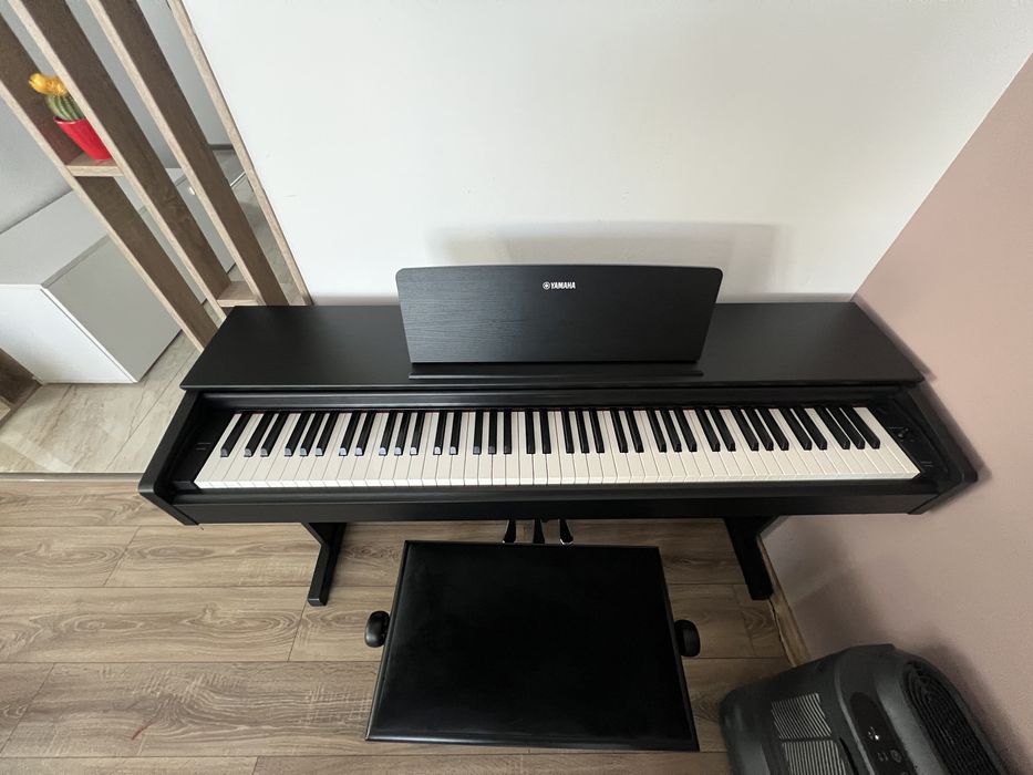 Pian digital Yamaha Arius YDP-103 de vânzare – stare foarte bună