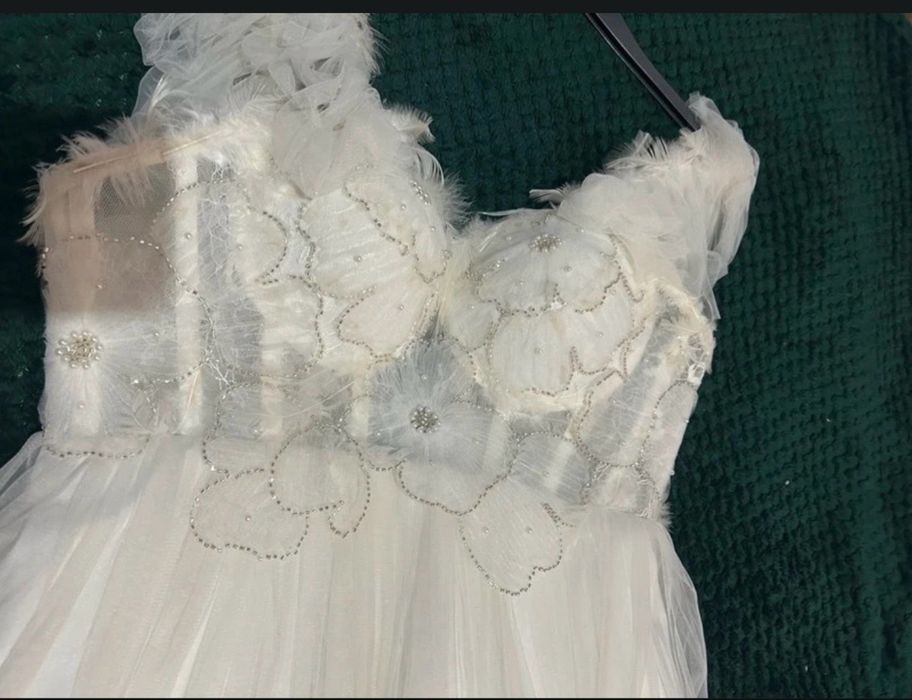 Vand rochie de cununie civila