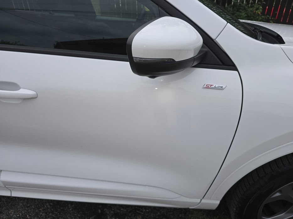 Ford Kuga IMPECABIL, in garantie inca 4 ani si 2 luni, nivel echipare ST line X +dotari optionale, duratec phev 243 cp at 18.300 km.