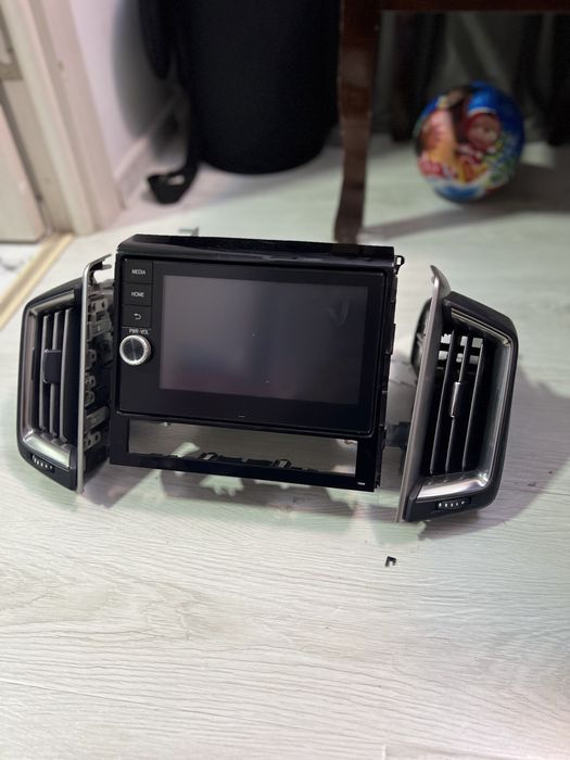 Оригинальный магнитофон Тойота Ланкрузер 200