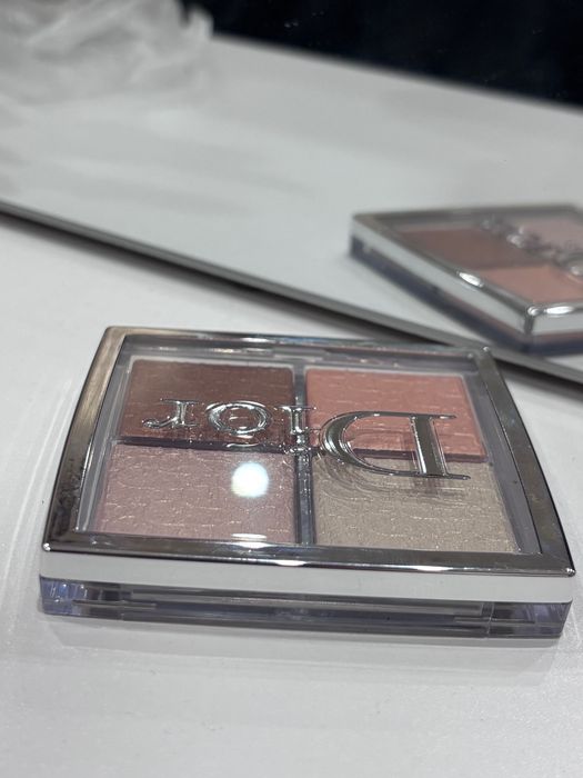 Палитра хайлайтър Dior.