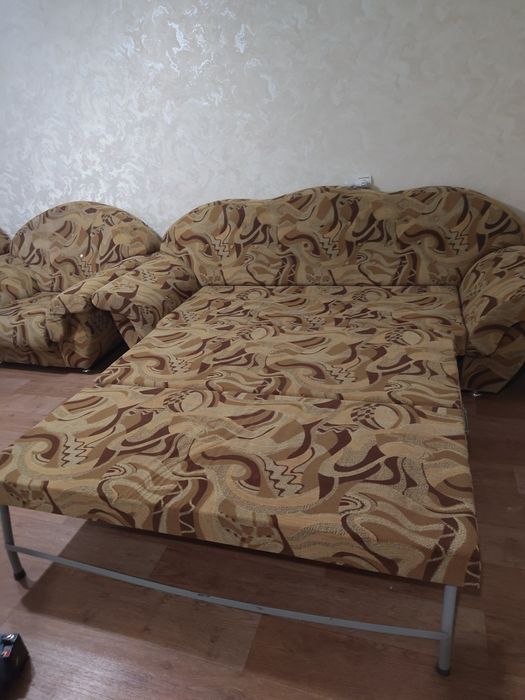 Продам диван с креслами