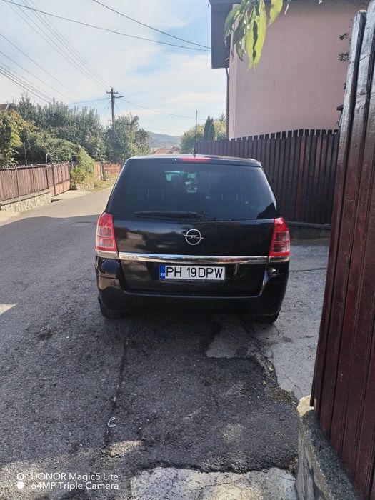 Vând Opel Zafira B din 2011