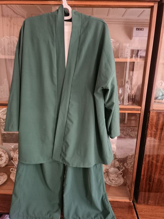 Тройка женская 52 размера 100 тысяч.