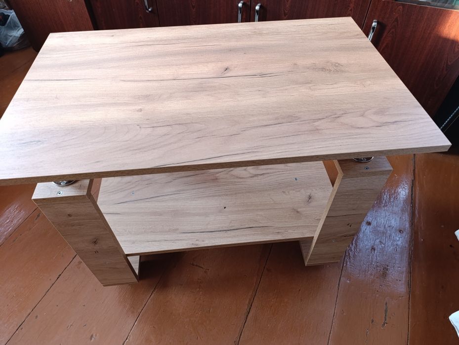 Продам столик журнальный