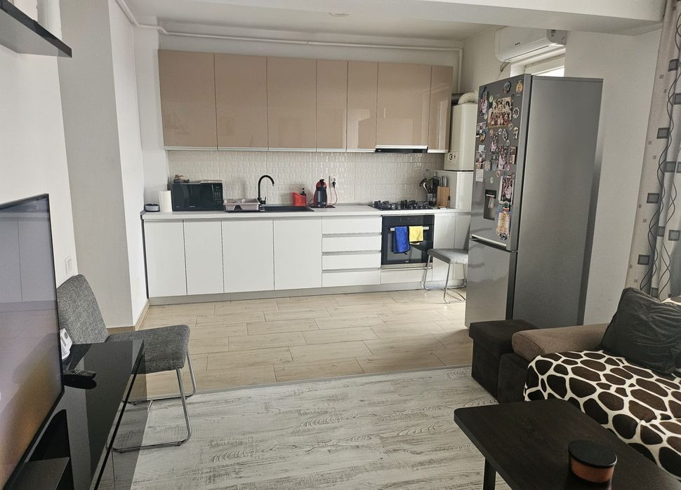 De vanzare apartament 3 camere