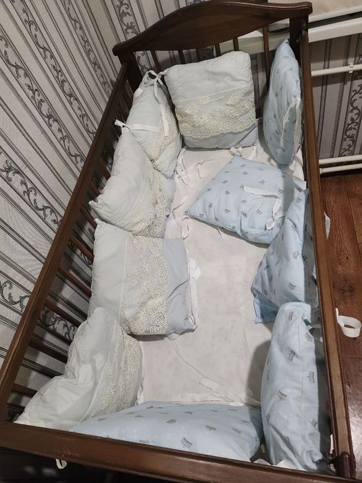 Продам детскую кровать с бортиками+матрас